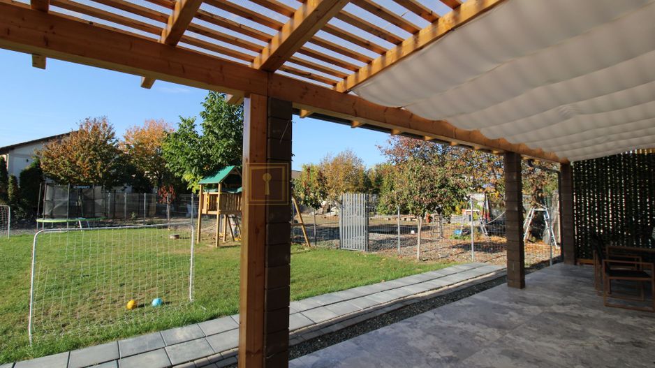 Curte, 4 apartamente, 8 camere, perfectă pt activități educaționale-Dumbravita - Poză 30