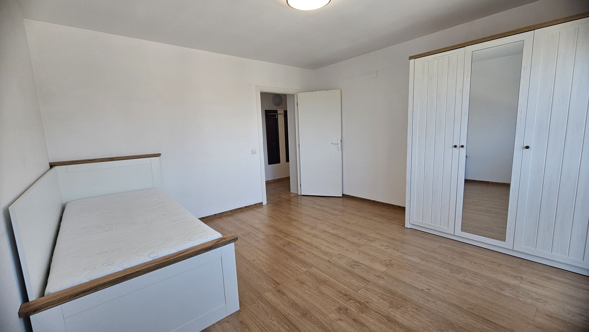 Apartament de inchiriat 6 camere 179 mp Etaj 2 + mansardă - Poză 5