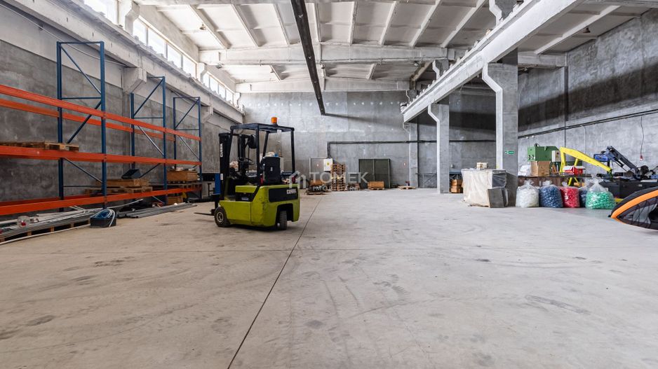 Hala industriala Codlea ,se poate impartii in doua - Poză 4