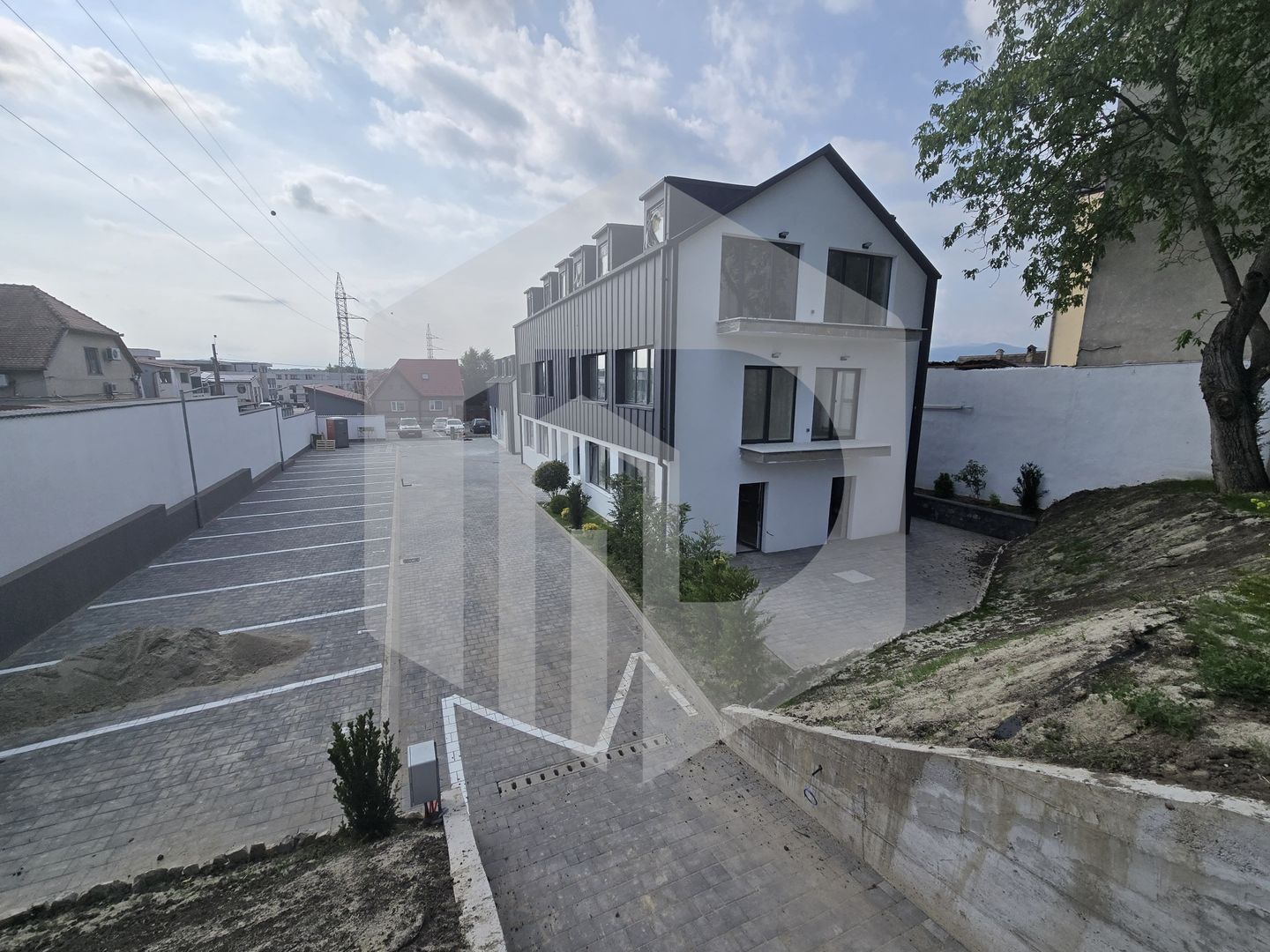 Apartament 3 camere 2 locuri de parcare zona Turnisor - Poză 2