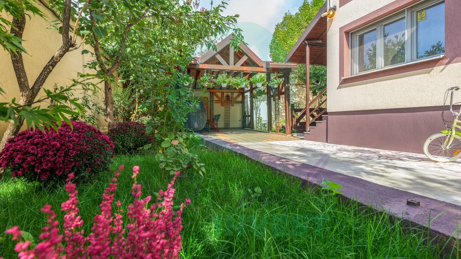 Vilă spațioasă cu curte superbă lângă Parcul Circului - Poză 1