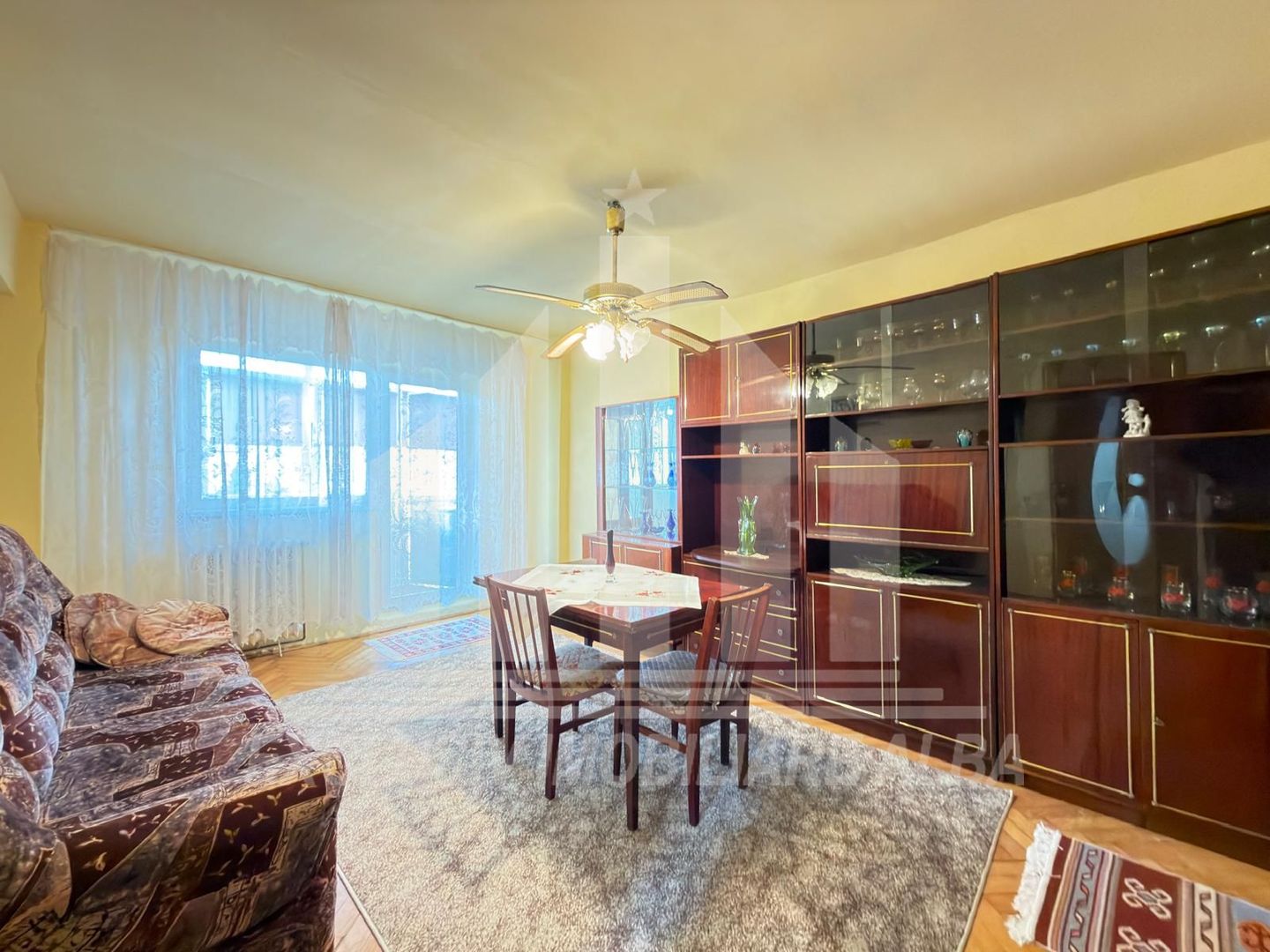 Apartament cu 3 camere | 2 bai | 64 mp | Cetate - Mercur - Poză 1