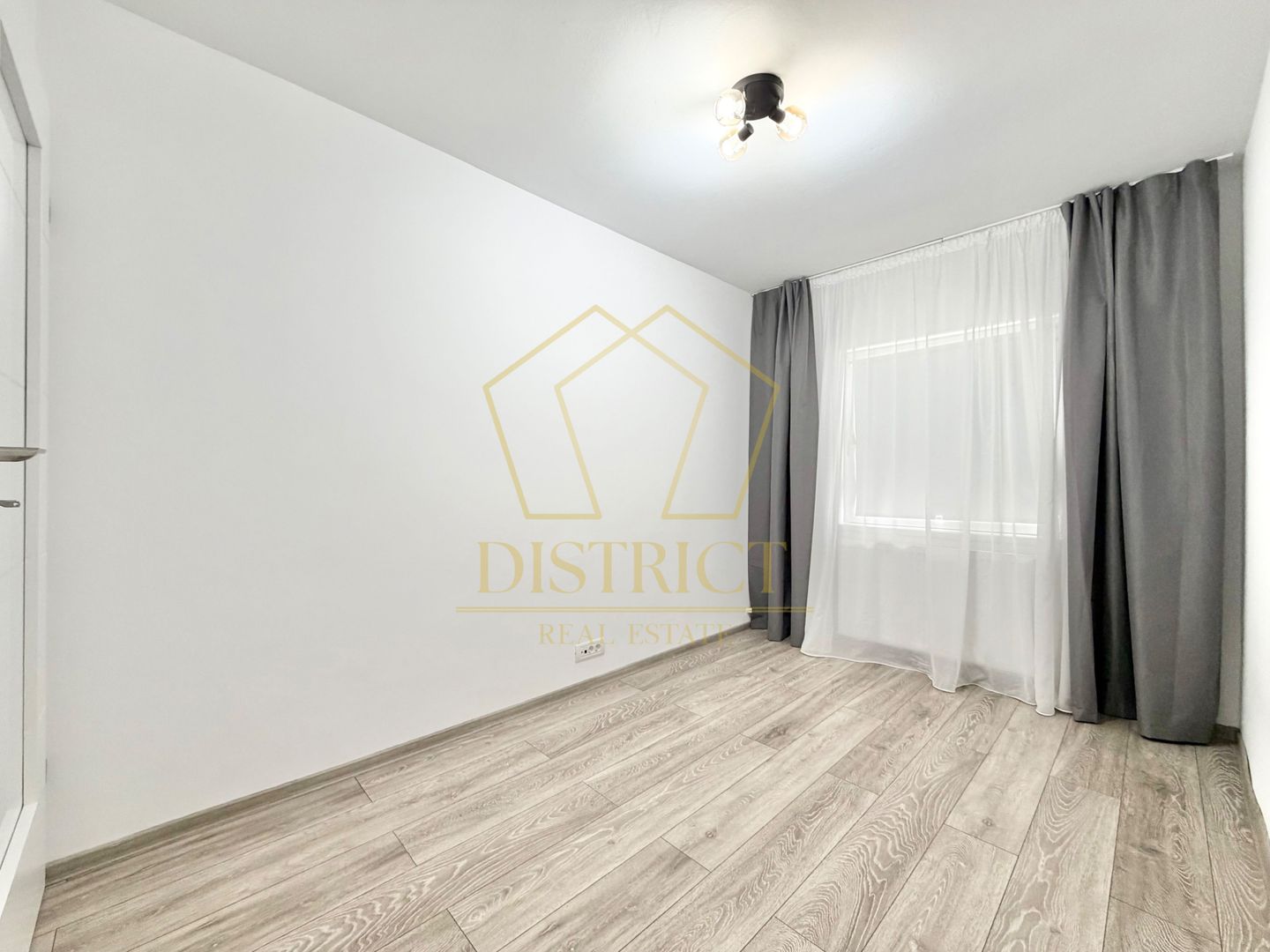 Apartament cu 3 camere decomandat la parter inalt, zona Girocului langa Lidl. - Poză 9