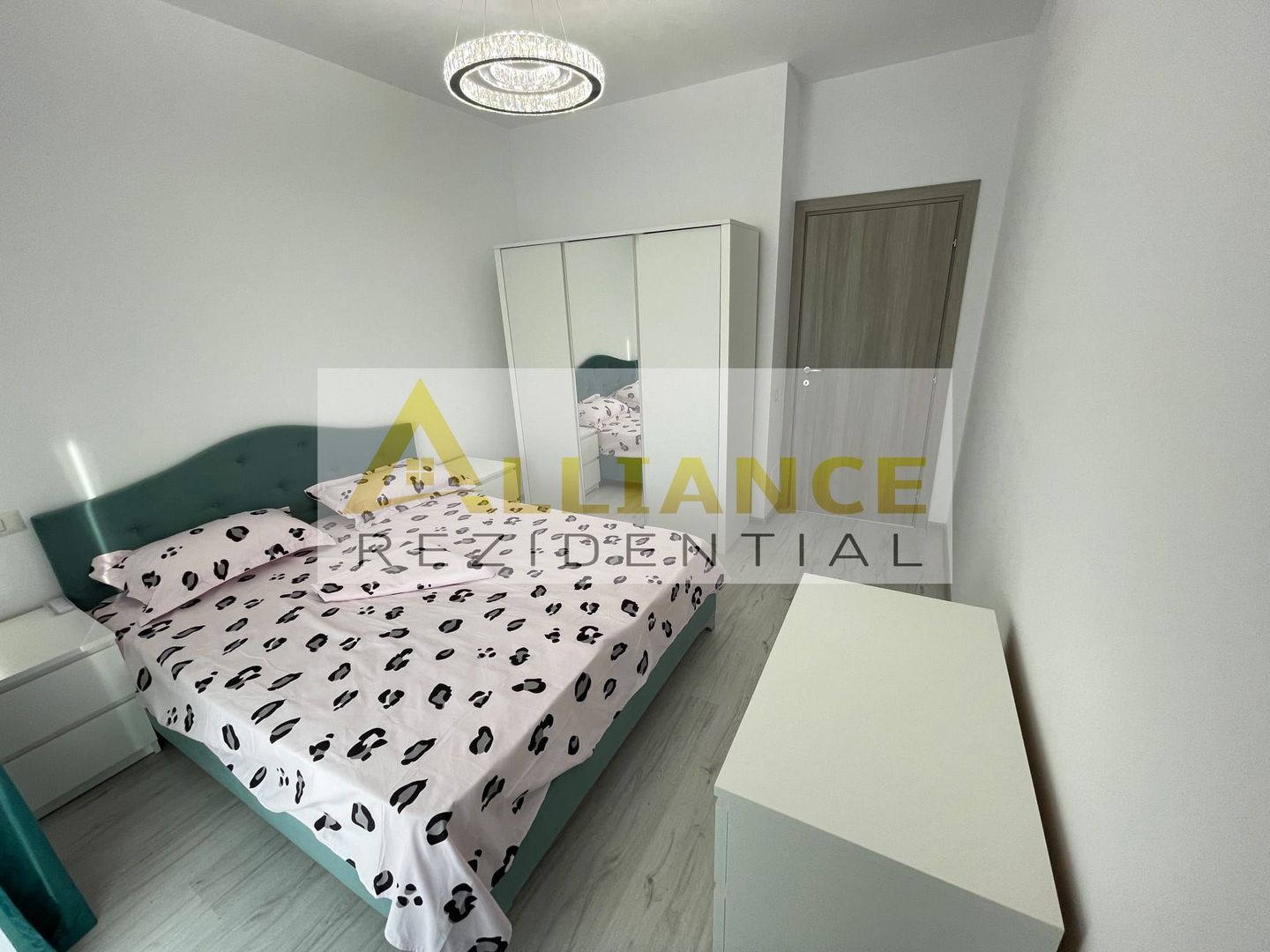 De vanzare ap 2 camere decomandat 3 Minute Metrou Berceni + Parcare - Poză 4