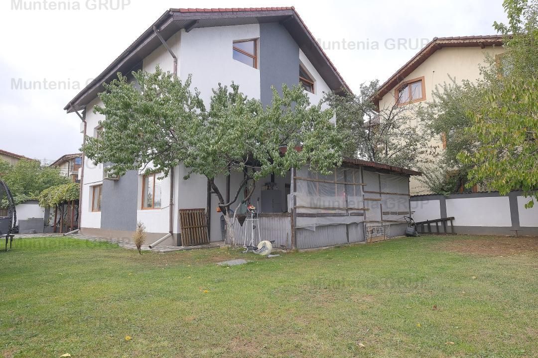 DOBROESTI - Str. Doinei, vila P+E+M, 6 camere, 3 bai cu fininsaje LUX - Poză 26