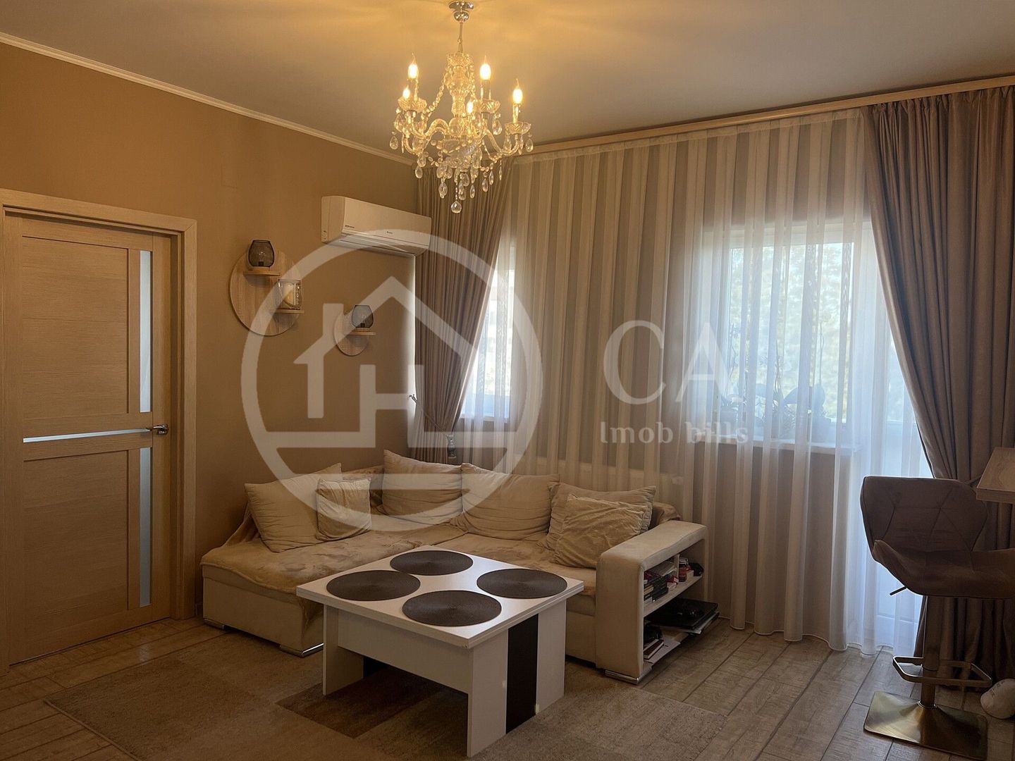Apartament cu 3 camere de vanzare in Luceafarul Oradea - Poză 1