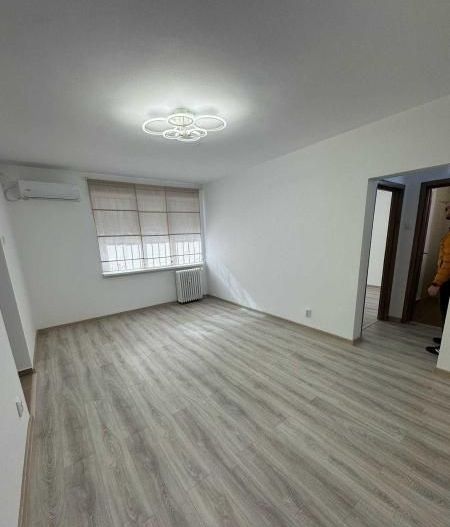 APARTAMENT METROU ZONA 1 MAI - Poză 1
