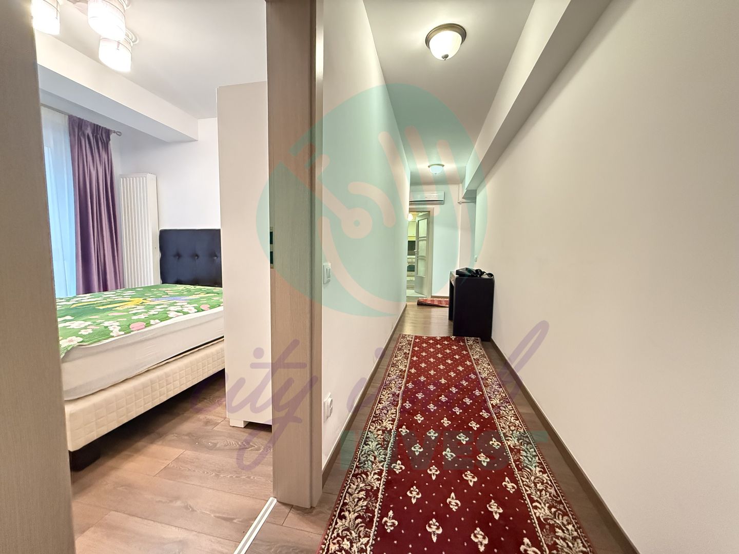 3 camere intr-o cladire cu arhitectura deosebita - Poză 3