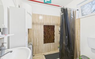 Casă renovată în localitatea Lazuri, Arad - Poză 9