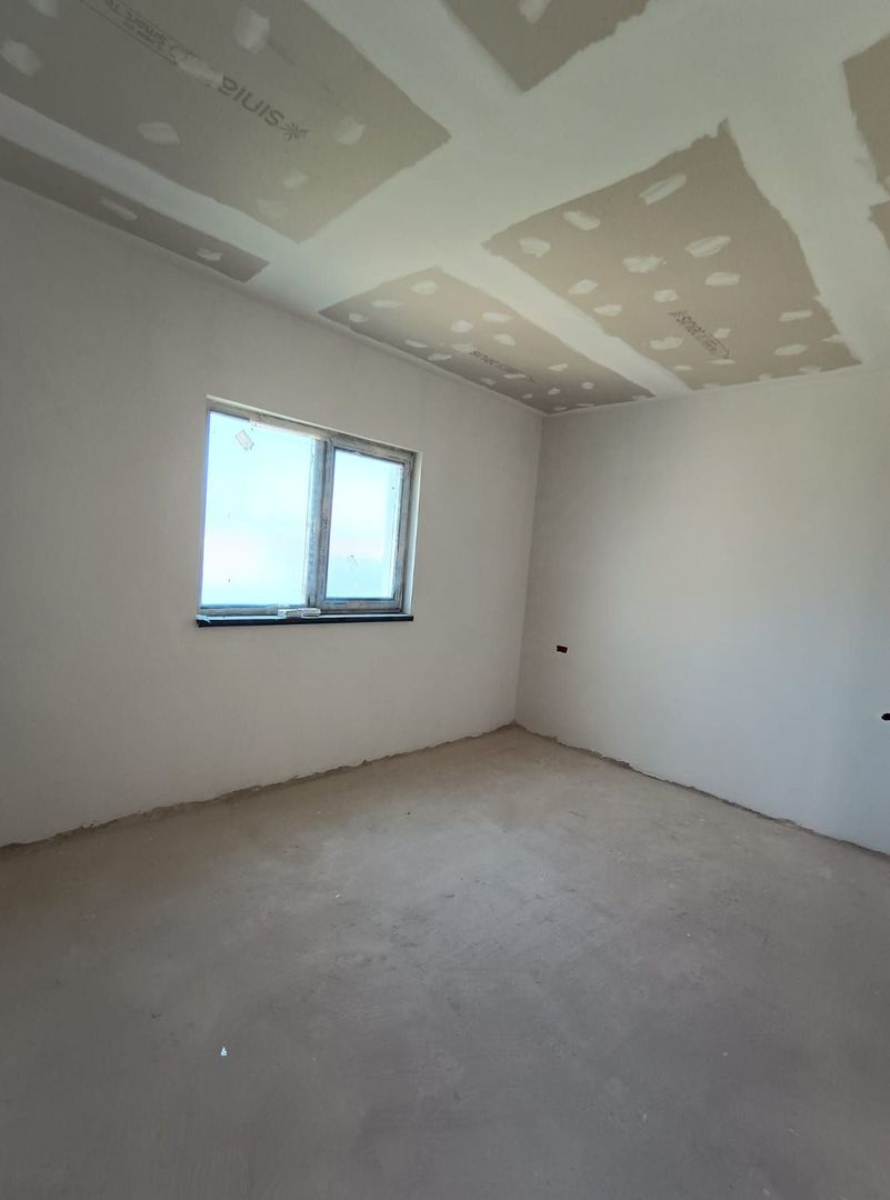 Case pe parter Tunari, zona linistita, curte MARE 350m - Poză 10