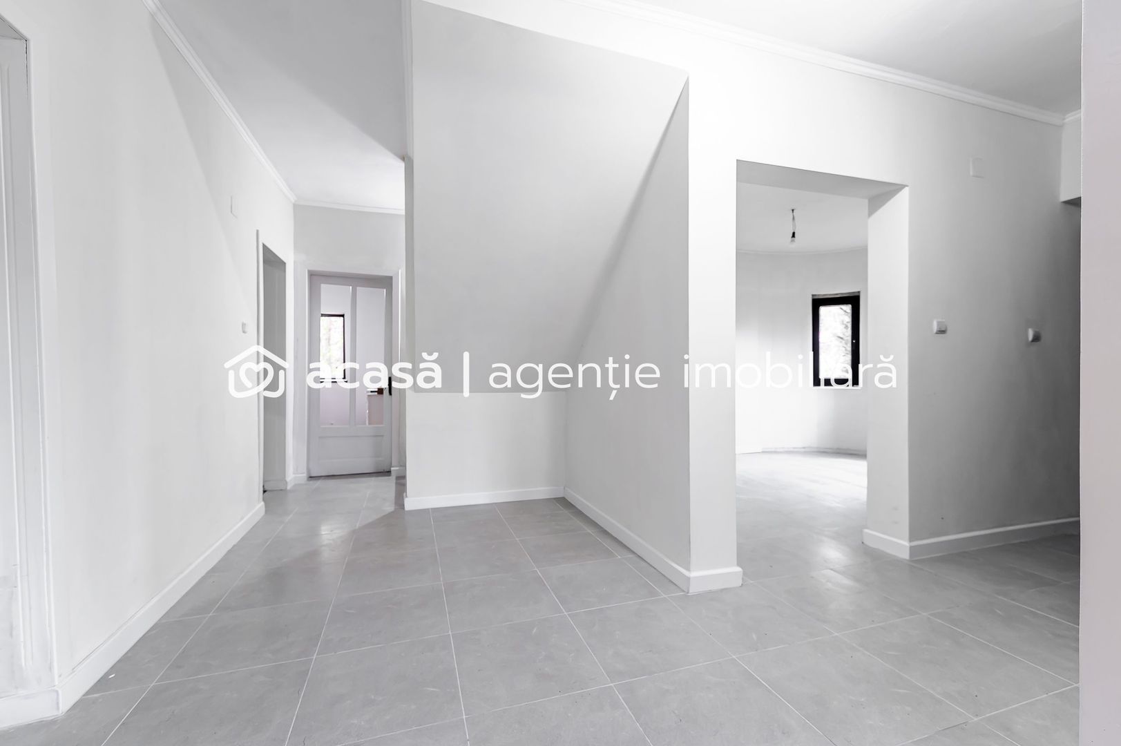 Casă în localitatea Miniș - Comision 0% la cumparare - Poză 5