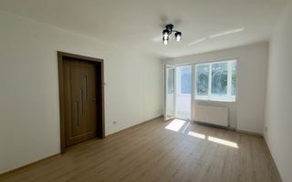 Apartament cu 3 camere et 1 + garaj - Poză 1