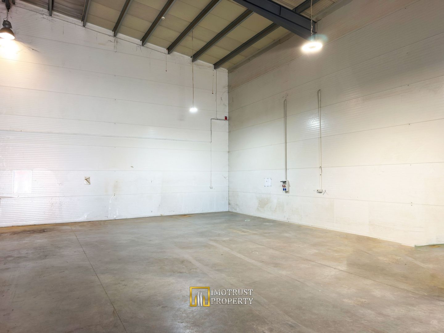 Hala industrială de închiriat – Zona Micălaca, Arad | 600 mp - Poză 3