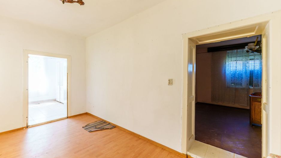 Casă cu potențial în Iratoș - Poză 24