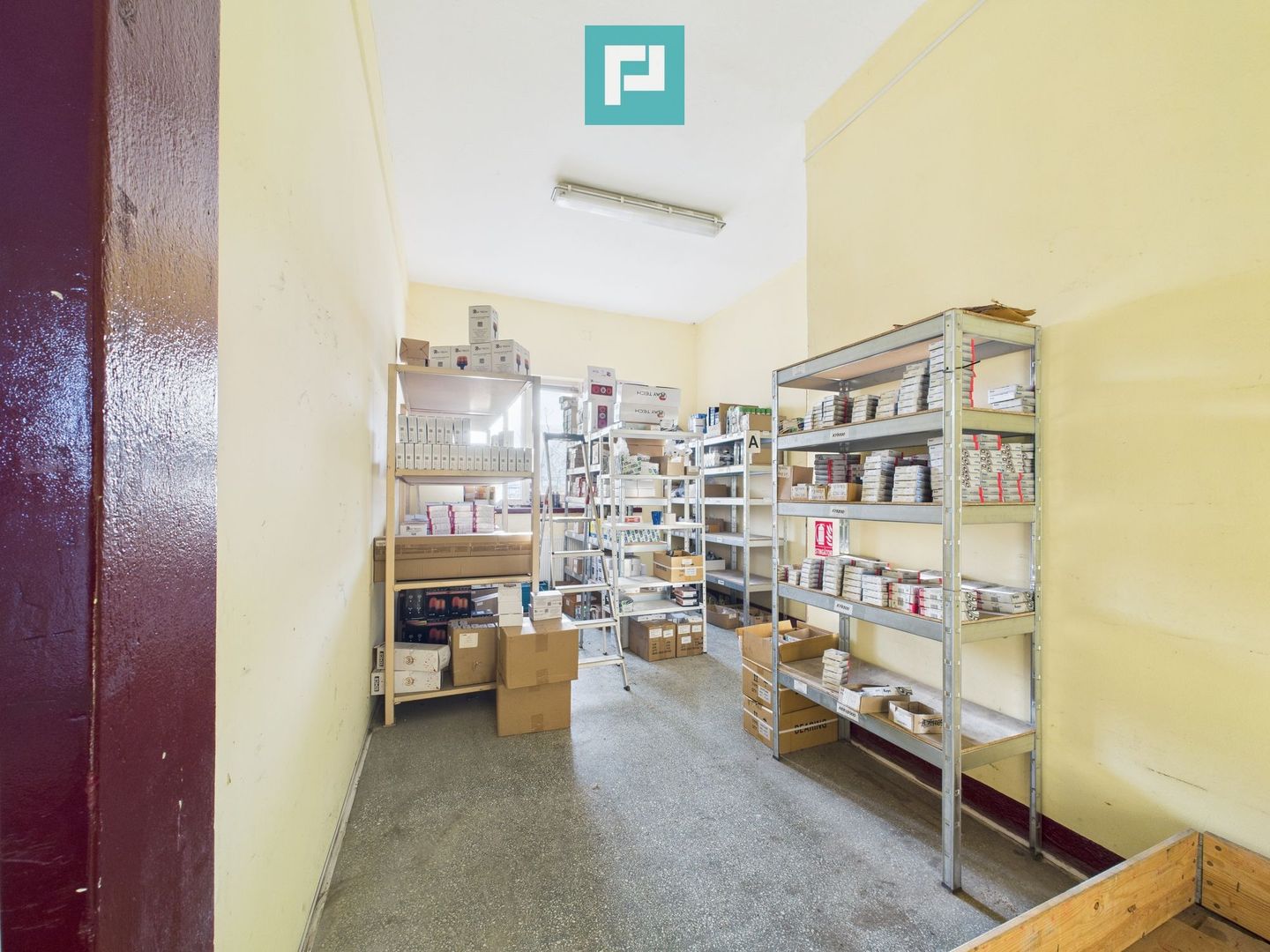 Clădire P+E parcare si platformă betonată 700mp - Poză 2