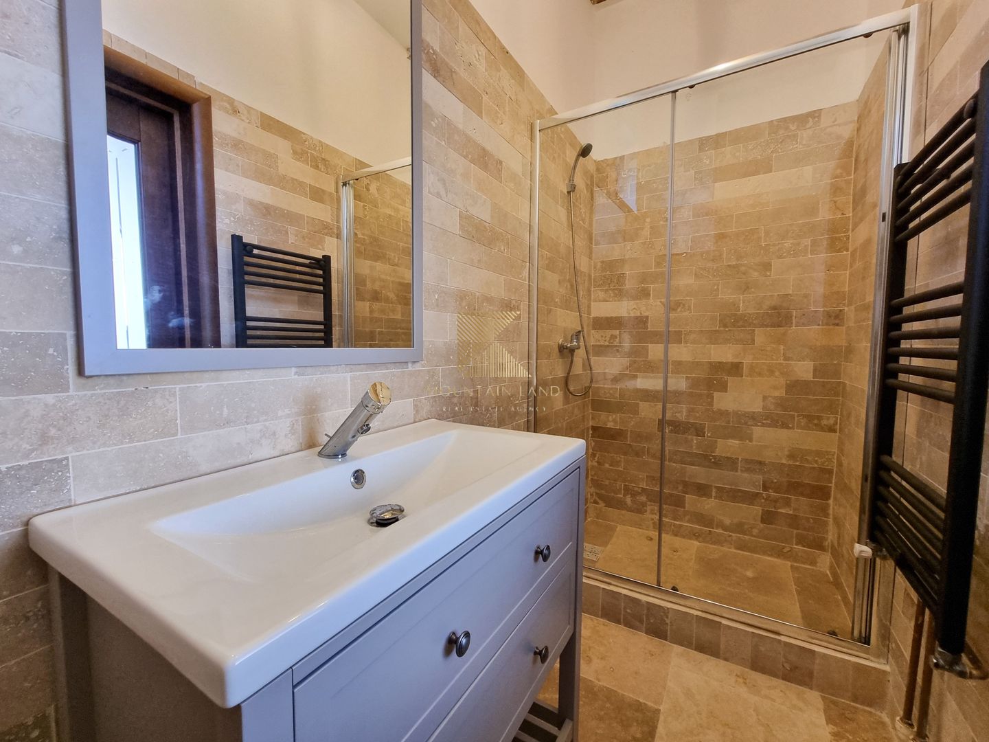 Casă individuală complet renovată, situată în centrul istoric al Brașo - Poză 17