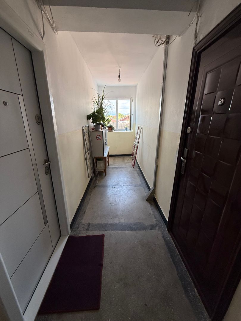 Garsonieră 27 mp cu balcon - etaj 2 - nemobilata -bloc an 1980 - Poză 25