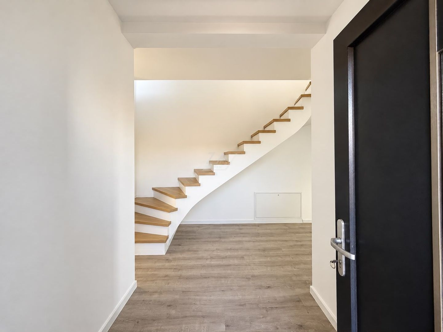 COMISION 0! Duplex finalizat cu 5 camere si 3 bai. Panouri solare. - Poză 8