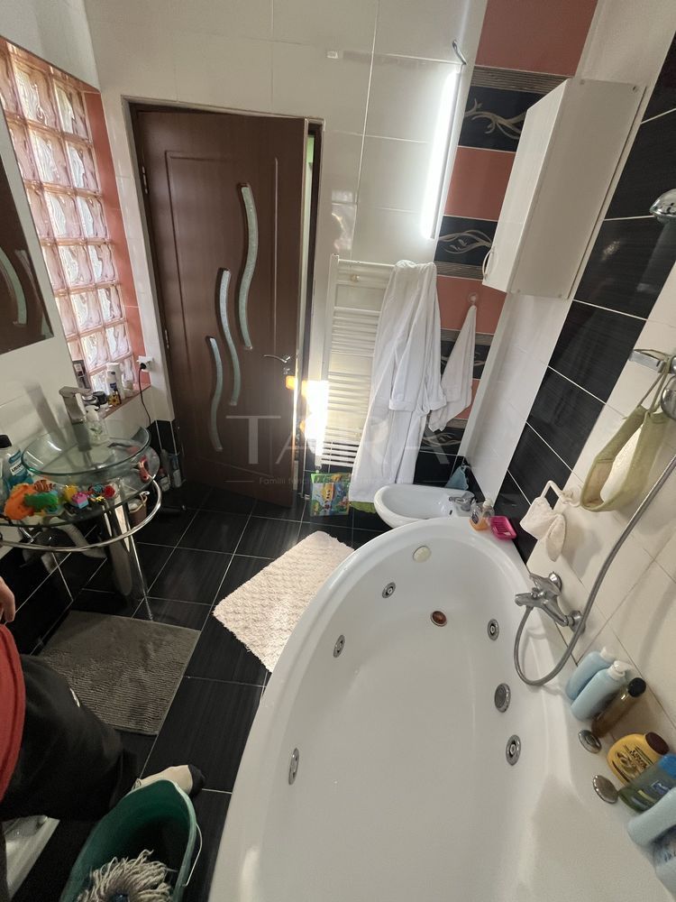 Casă individuală cu etaj,  Gruia, zonă liniștită, aproape de Centru. - Poză 6