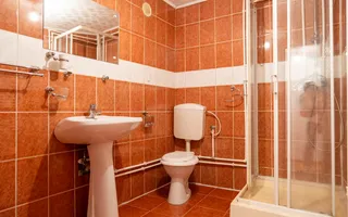 Casă de vânzare – 181 mp, 3 apartamente, 9 camere – București - Poză 31