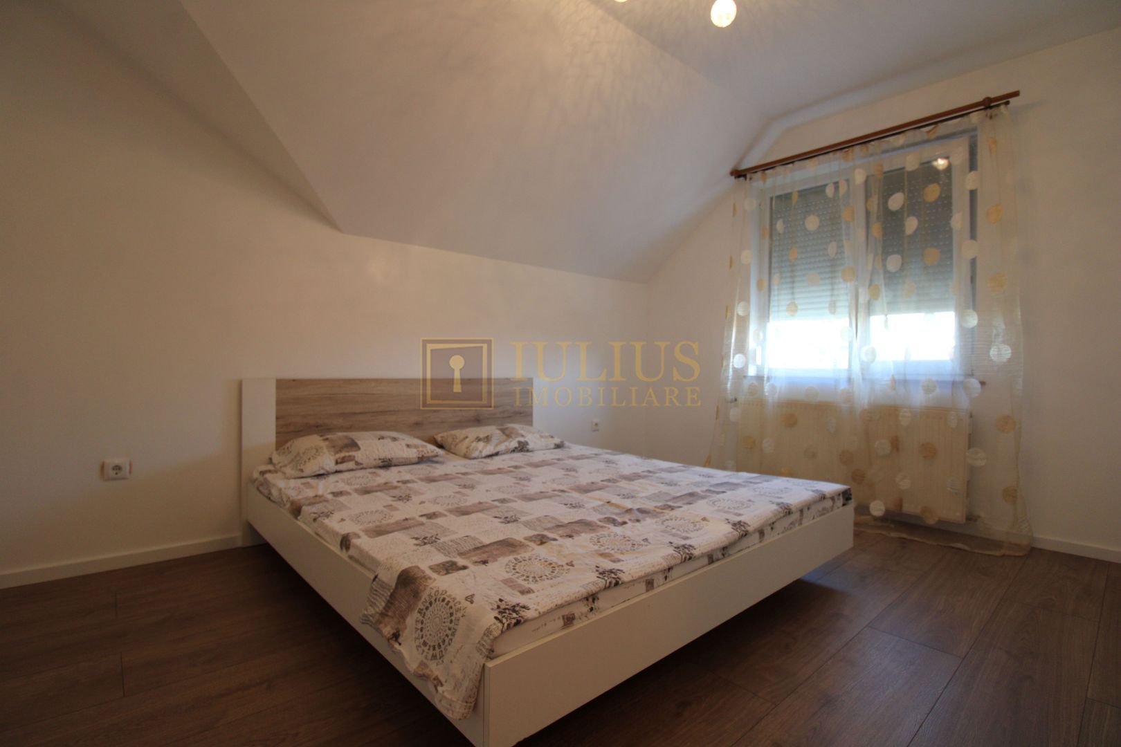 Casa in Blascovici, 5 camere + 3 bai, centrala proprie - Poză 24