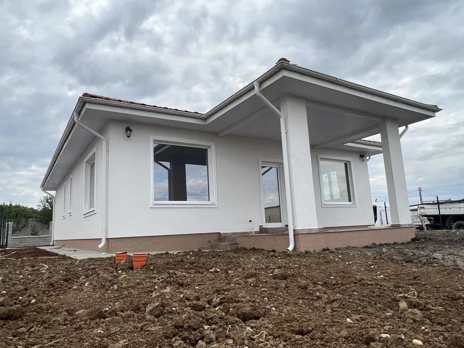 Casa dintre lacuri, Crevedia, cartier nou. - Poză 3