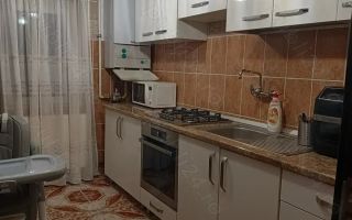 Vând apartament decomandat cu 3 camere, micro 16. - Poză 3