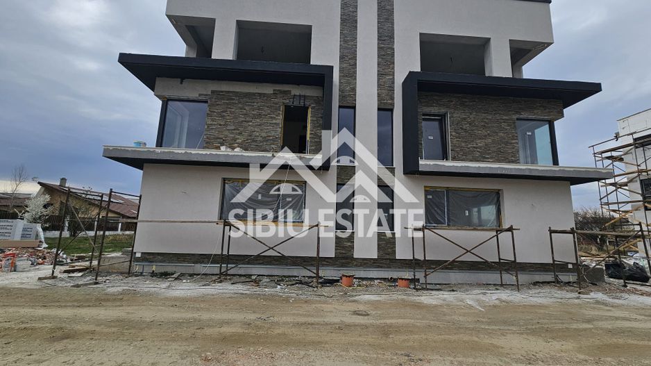 Casa 3 dormitoare, 3 bai, terasa, Selimbar, Sibiu - Poză 1