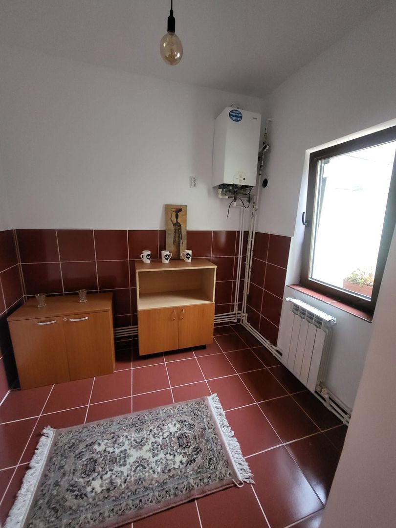 Casa mica, tip studio, centrala si curte proprie, 700 m distanta metrou Iancului - Poză 3