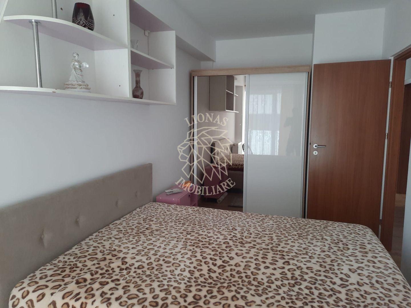 Apartament decomandat 2 camere-terasa 10 mp-etaj 1-Zona Centrala - Poză 3