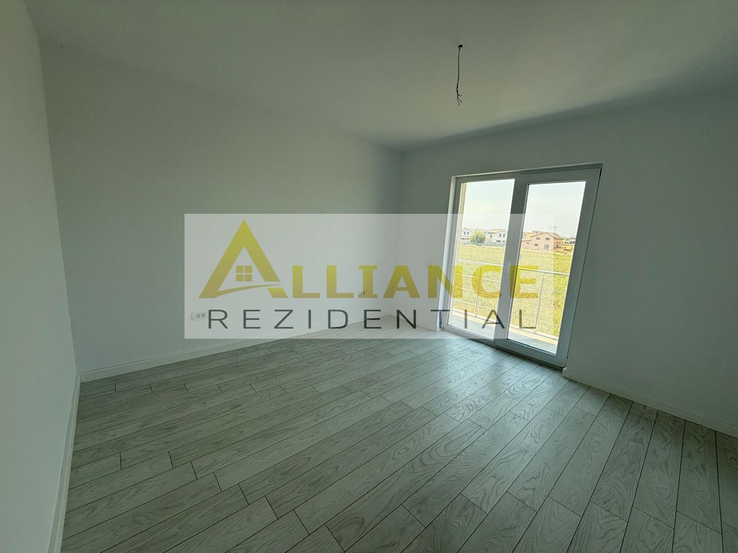 Vila individuala P+1E ~ 4 camere 2 bai ~ 247mp teren - Poză 2