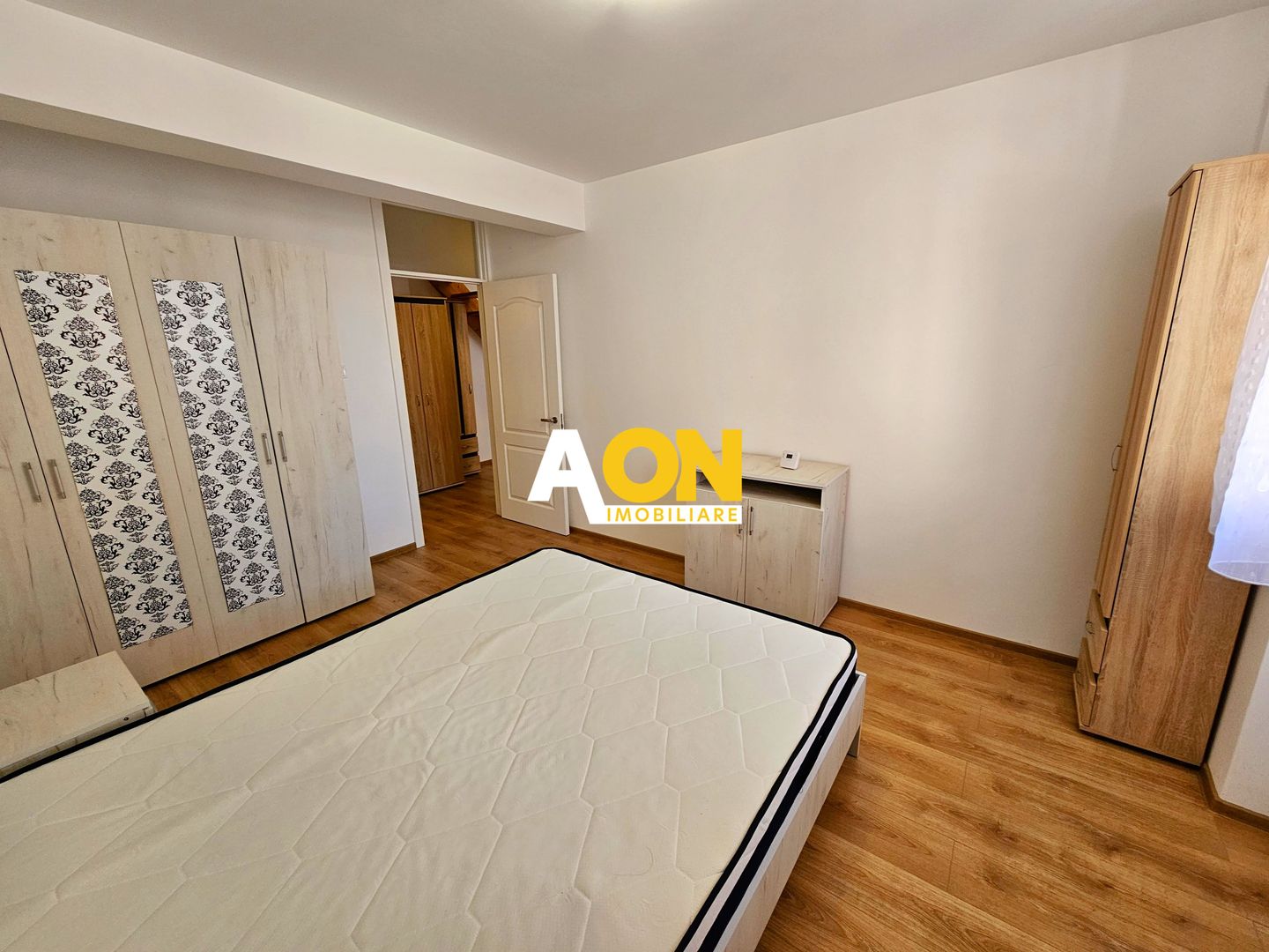 Penthouse pe două niveluri, panouri solare, terasă de 50 mp, boxă - Poză 3