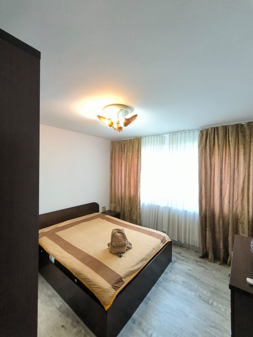 2 camere Eorii Revolutiei 2 minute metrou - Poză 1