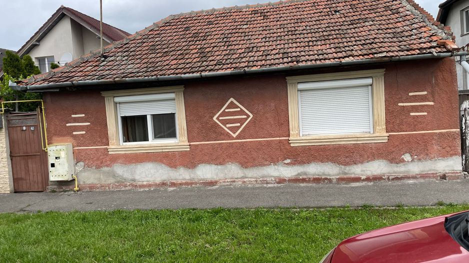 Casă cu 4 camere în Bujac. - Poză 1