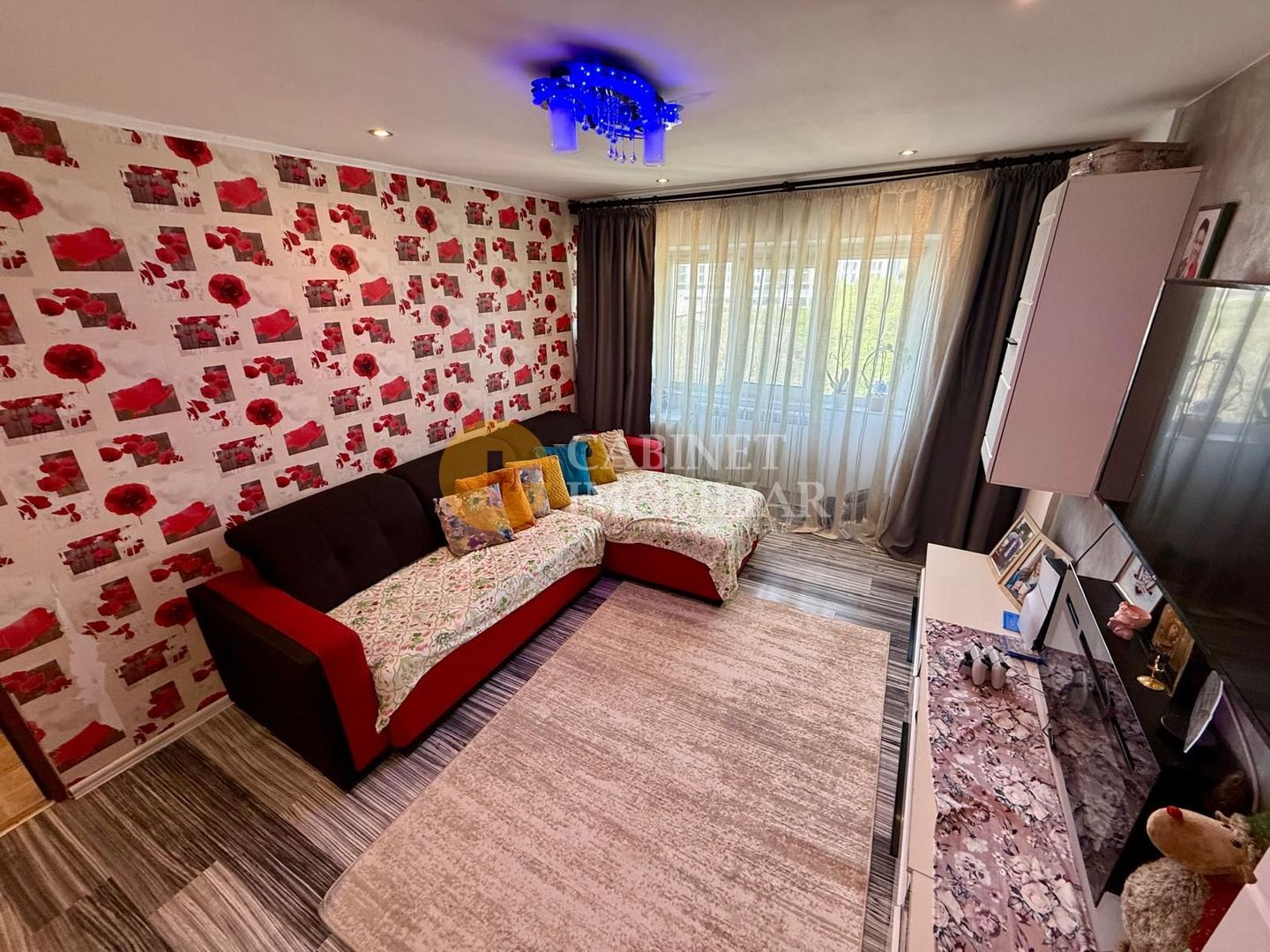 3 CAMERE DECOMANDAT--2 BAI--ETAJ INTERMEDIAR--RENOVAT--MOBILAT+UTILAT - Poză 2