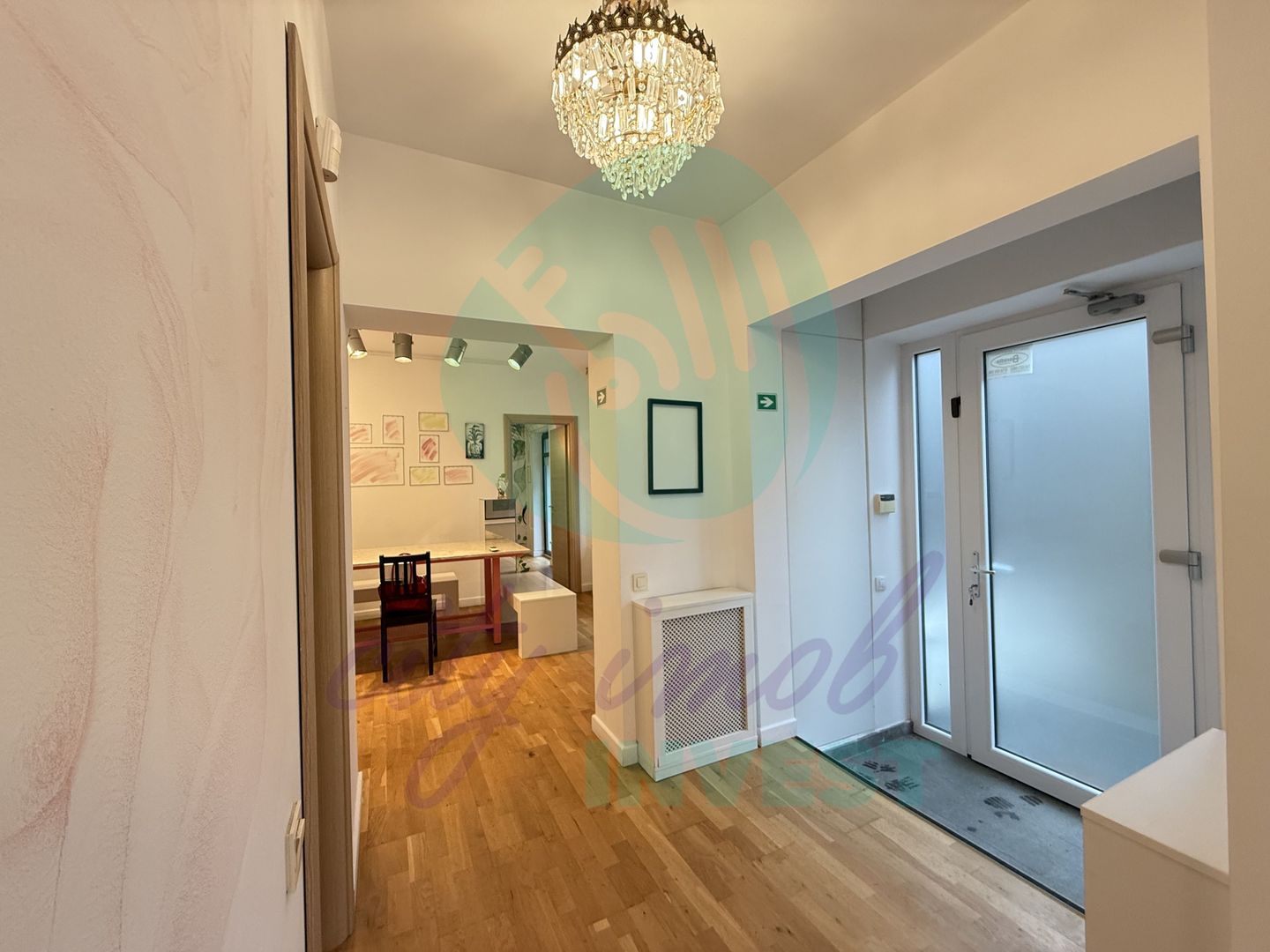 Un apartament Chic ideal ca locuinta sau activitate - Poză 16