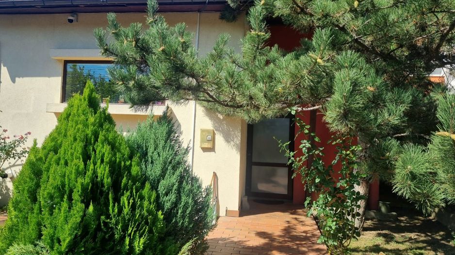 Vilă cu 4 camere de închiriat în zona Braytim cu piscina - Poză 25