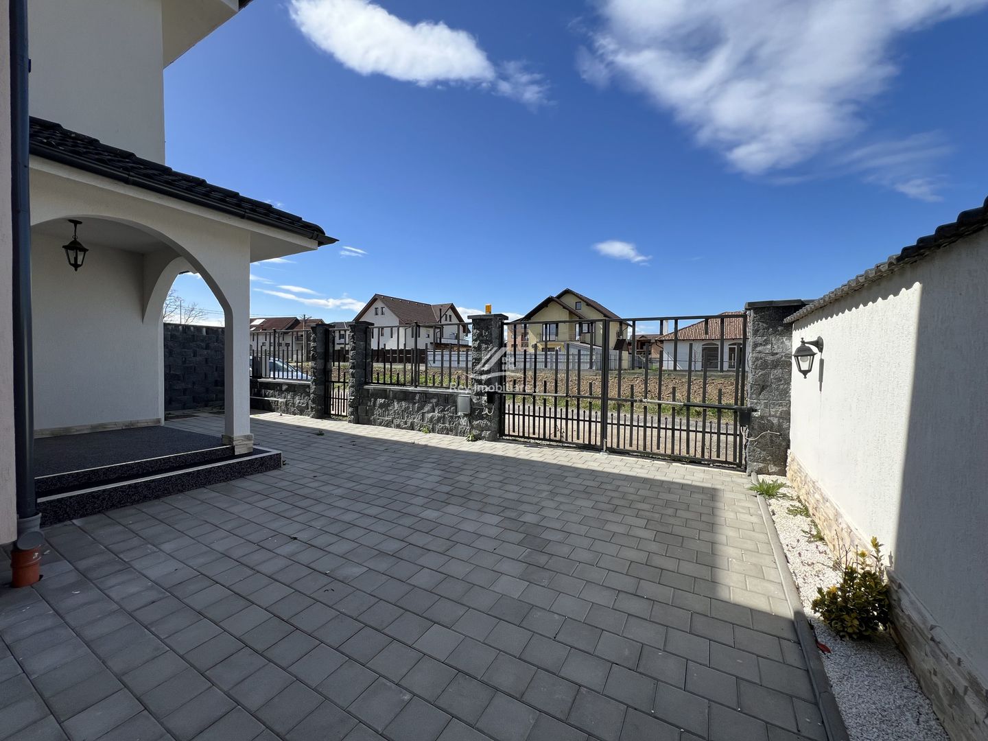 Duplex Modern și luminos 6 cam. la vânzare în Șelimbăr zona Trifoiului - Poză 3