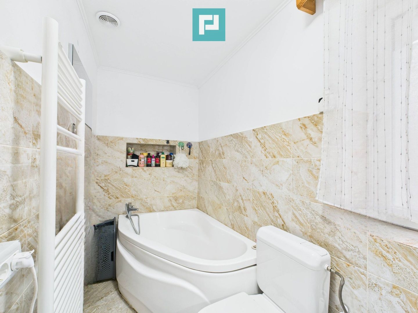 Casă complet renovată în Orțișoara. - Poză 7