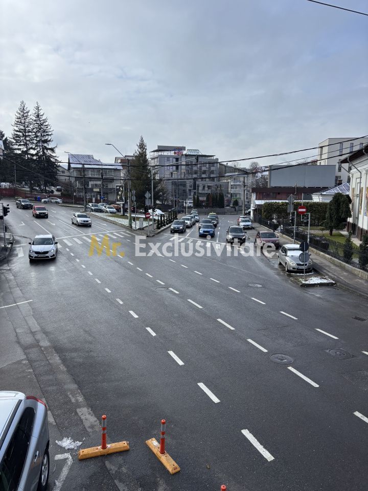 Spațiu birouri / locuință – 181 mp utili, etaj + mansardă în vilă, Centru Piteșt - Poză 4