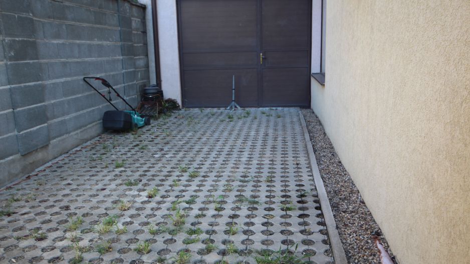 Vila spatioasa ideala pentru diferite activitati sau ptr.locuit -NEMOBILATA - Poză 19