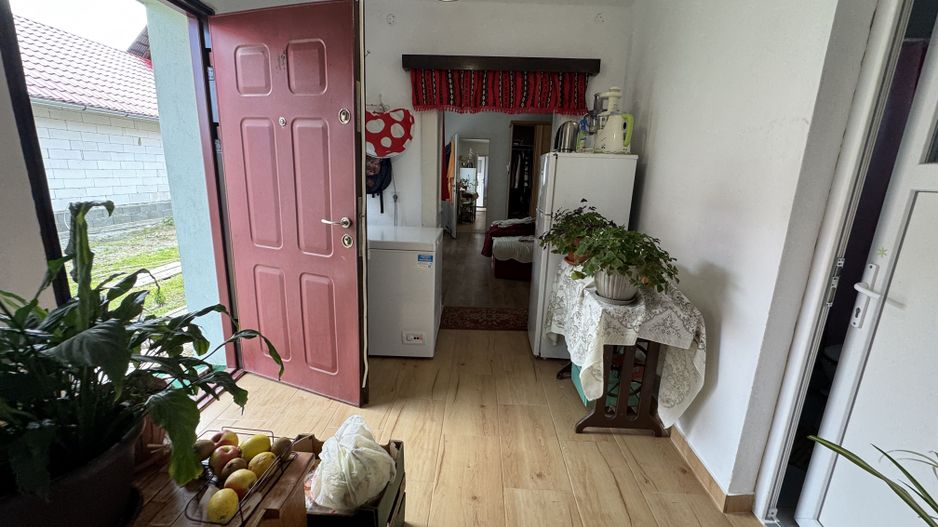 Casa individuala in Arpasu de Sus, teren mare, partial renovata - Poză 15