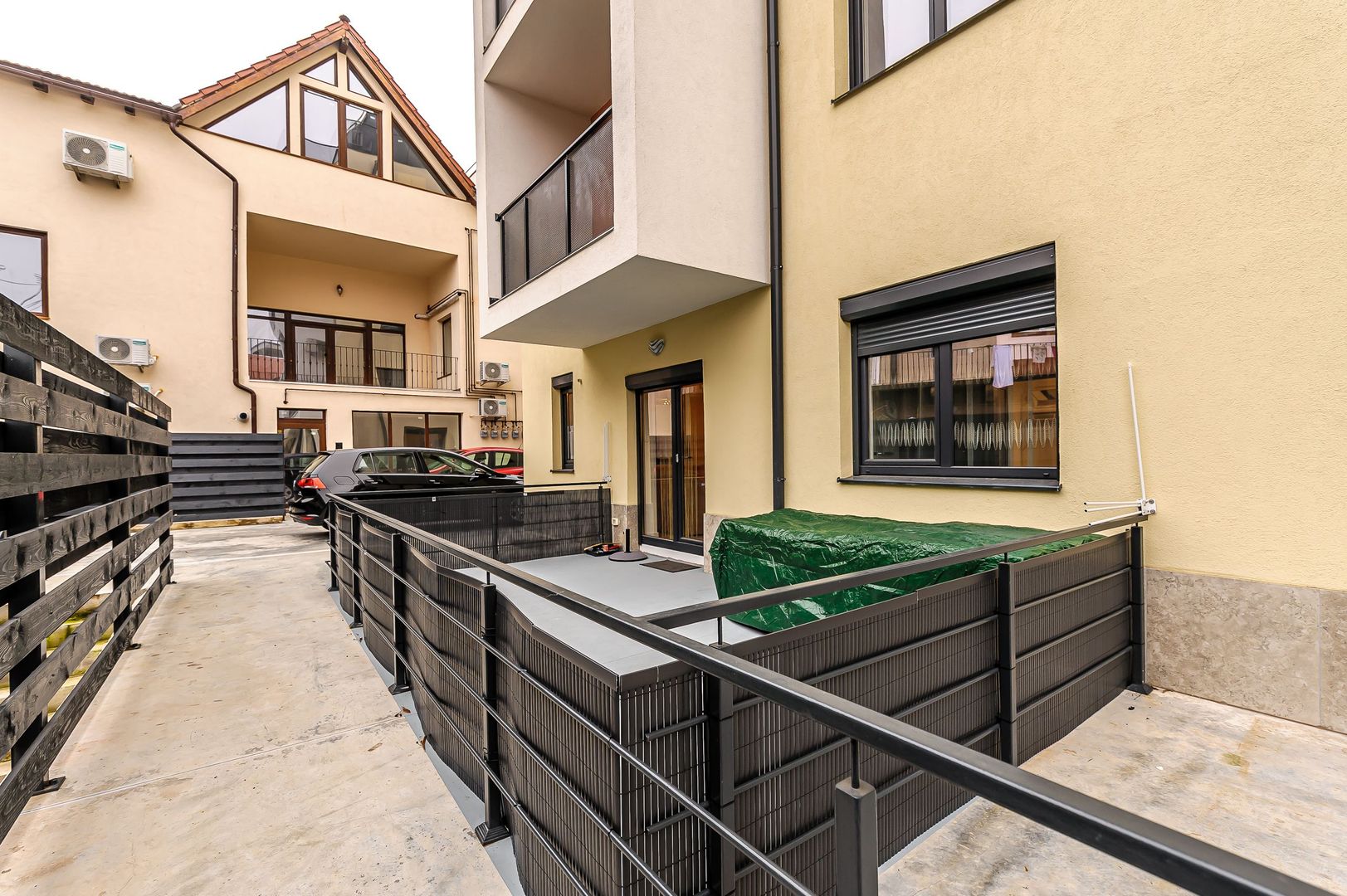 Apartament ultracentral în bloc nou, 2 camere cu terasa proprie - Poză 3