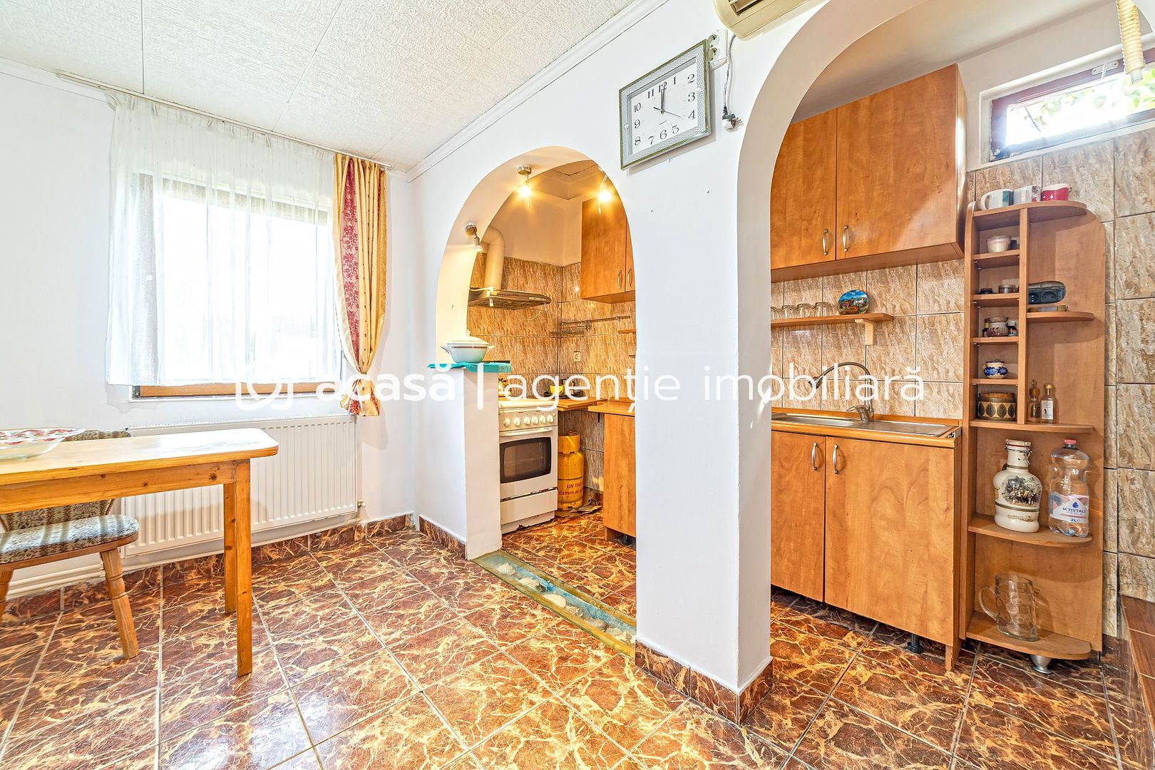 Vandut Apartament cu doua camere, central, la parter. - Poză 5