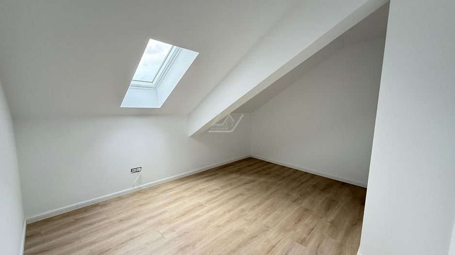 Bloc finalizat. Terasa 20 mp. 2 bai. Lift. 2 locuri de parcare. - Poză 9