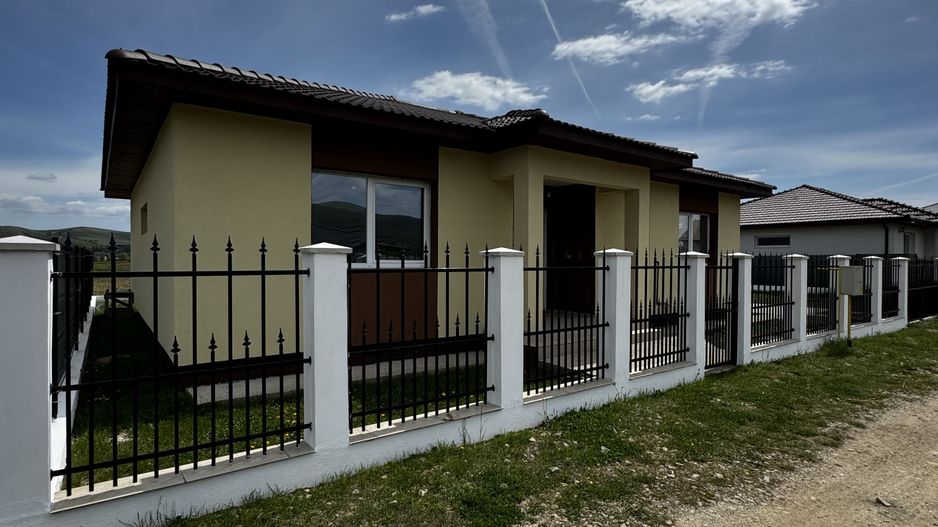 Casa de vânzare în Alba Iulia, zona Micești - Poză 1