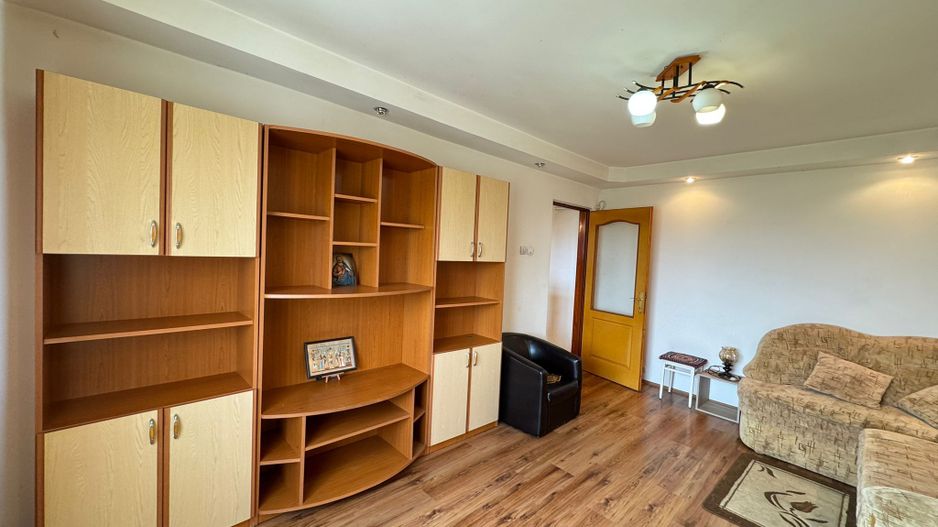 Apartament 2 camere decomandat, etaj intermediar, Cartier Vasile Aaron - Poză 3