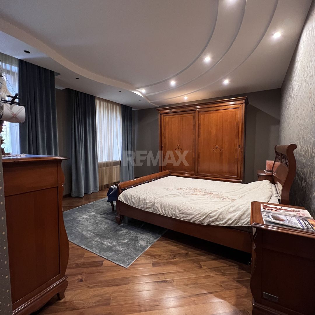 Casă de lux în Chișinău, de vânzare. Pe teren de 10,4 Ari. Telecentru. - Poză 15