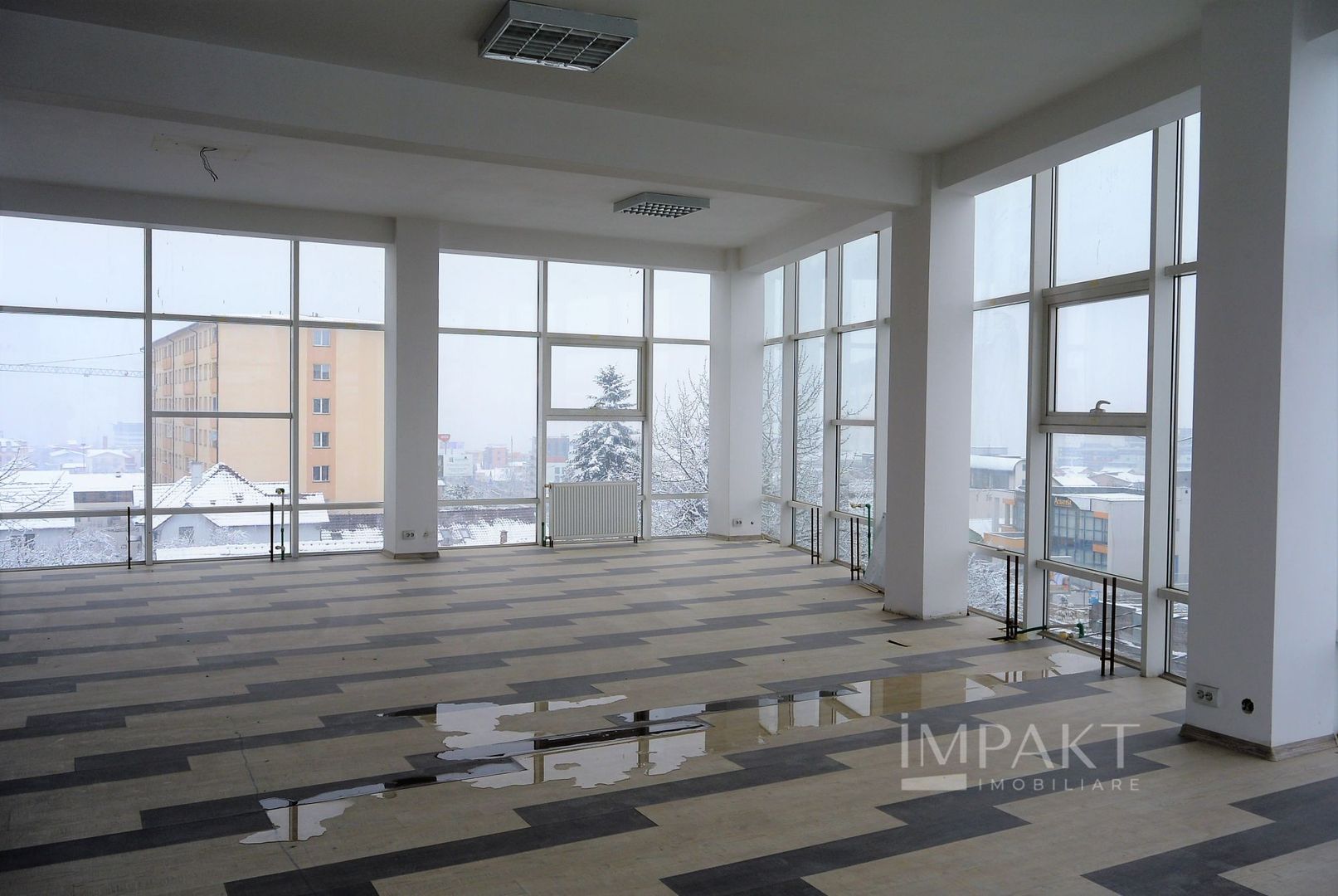 Cladire de birouri cu  spatii vitrate generoase in Zorilor. - Poză 3