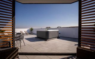 Apartament exclusivist cu terasă de 150 mp și jacuzzi încălzit - Poză 13